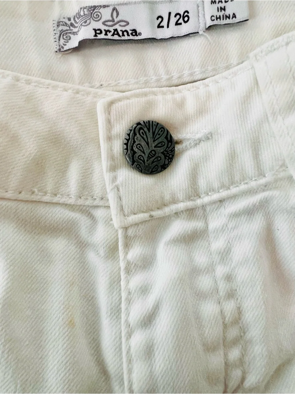 prAna White Denim Jean Shorts Women’s 2/26 Raw Frayed Hem 5 Pocket